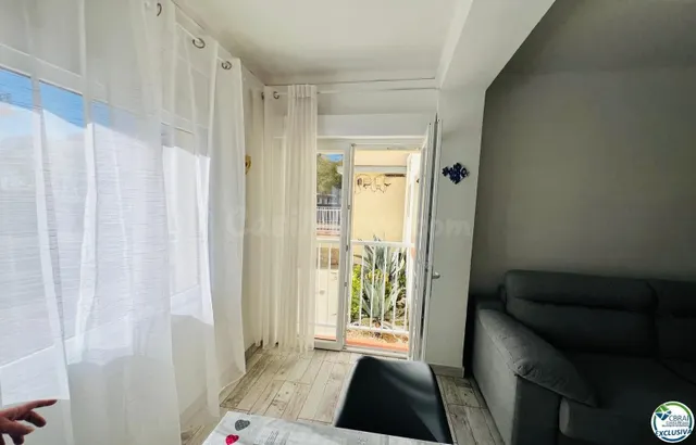 Apartamento reformado a pasos del mar con licencia turística - foto 2