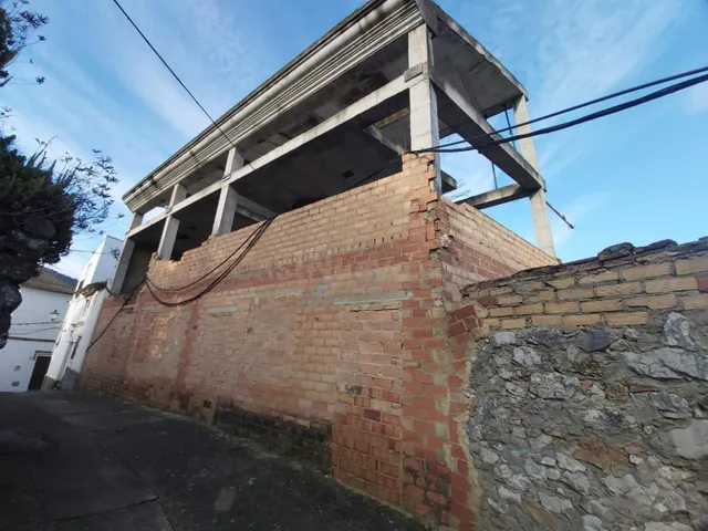 OPORTUNIDAD DE INVERSIÓN: OBRA PARADA EN CALLE PUENTE ALCOLE