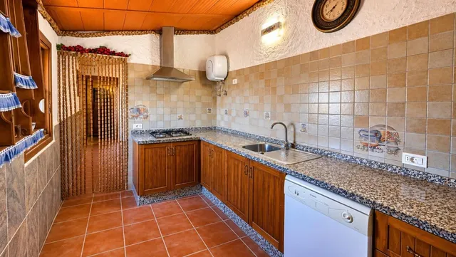 Finca exclusiva en Vilaflor · 2 viviendas, viñedo, bodega y piscina — 65