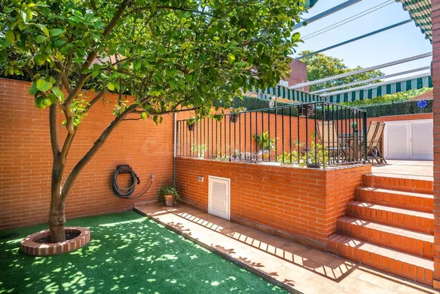 Chalet con encanto en Parque Este: Amplio patio, garaje dire - foto 2
