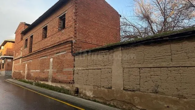 BARGAS PARCELA EN SUELO URBANO, EN ESQUINA, DE 806M2, CON 56