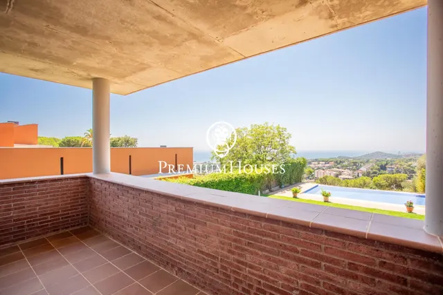 Exclusiva casa con jardín, piscina y espectaculares vistas al mar en Sant Andreu de Llavaneres — 29