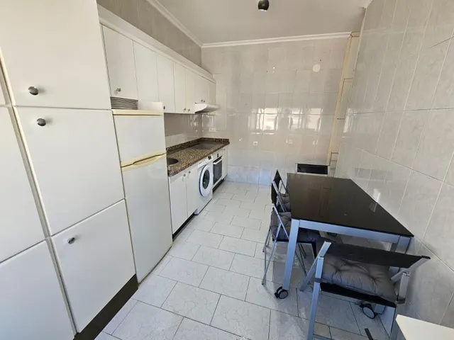 Amplio piso de cuatro habitaciones disponibles perfecto para - foto 4