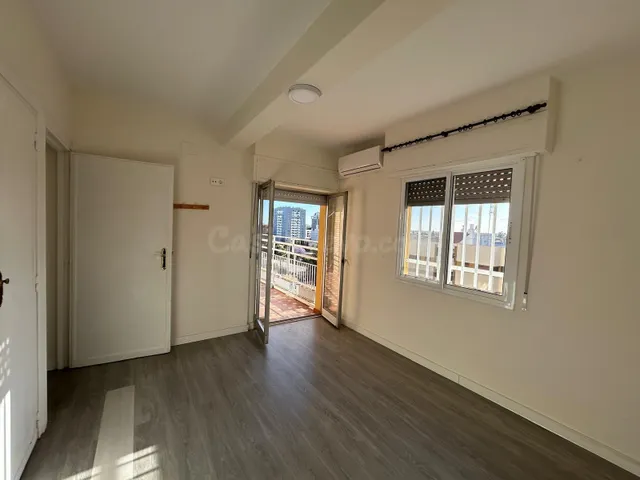 ESTUPENDO PISO CON ASCENSOR SIN AMUEBLAR EN LA MEJOR ZONA DE - foto 5