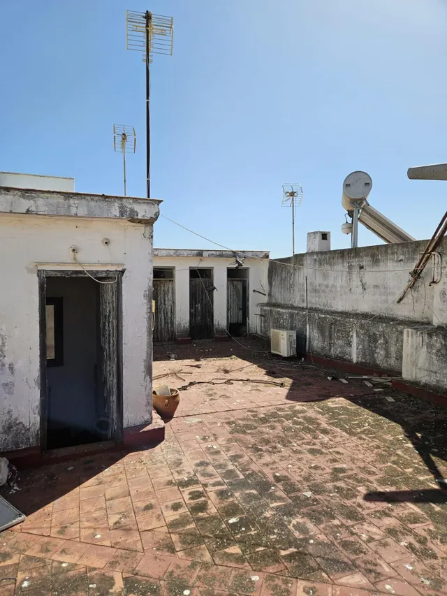 Amplio piso de 3 dormitorios a 150 m de la playa en pleno centro de Estepona — 11