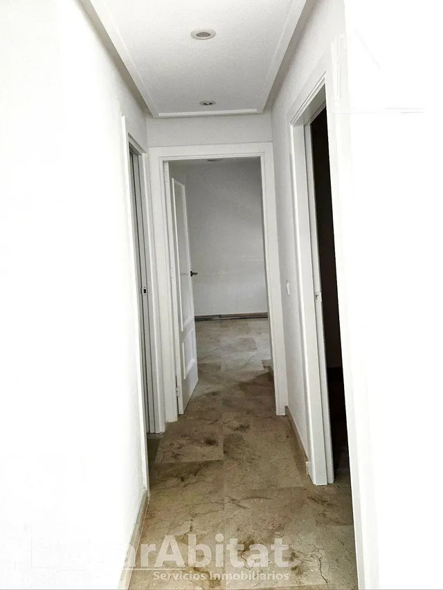 ¡Preciosas vistas al mar! Reformado en residencial con piscina y balcón — 26