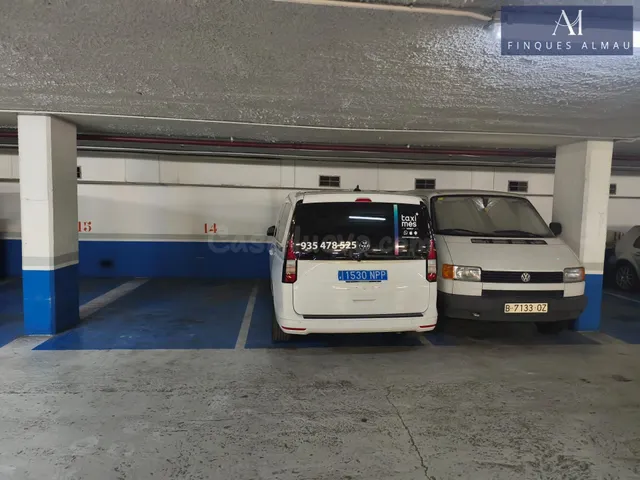 Oportunidad de Inversión: Parking en primera planta en el Ce