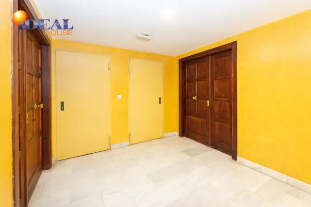 LOCAL EN VENTA JUNTO PLAZA ISABEL LA CATÓLICA — 5