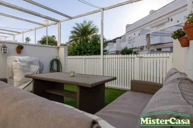 Exclusiva !!casa adosada en esquina con patio privado, piscina y aparcamiento propio en costa ballena, Rota — 26