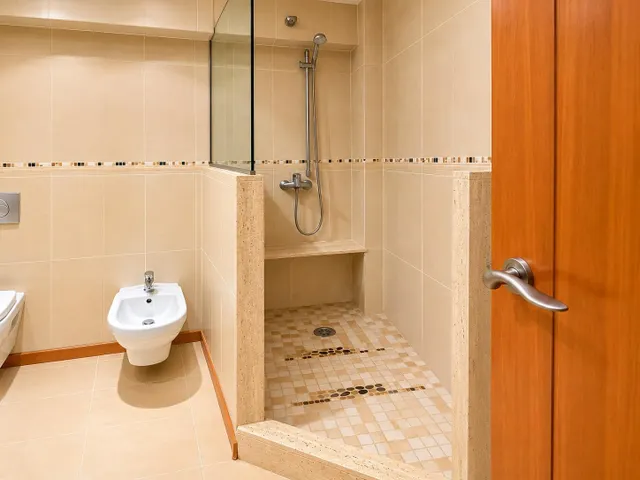 Luminoso apartamento con terraza y ascensor en zona Sindicat, Palma — 8