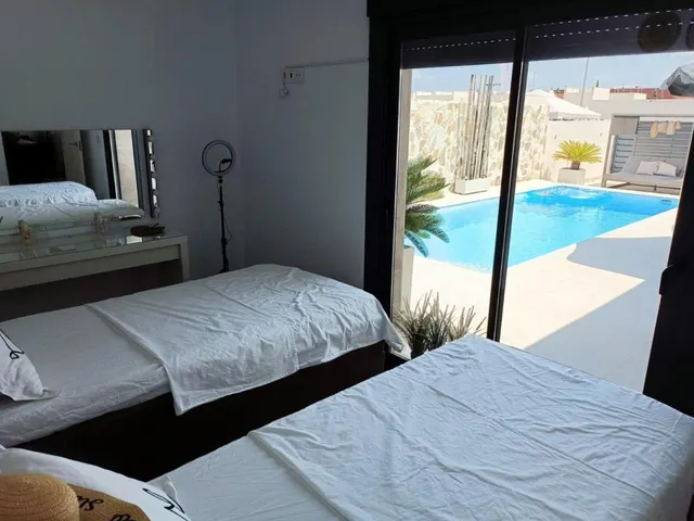 Villa con piscina privada en Daya Nueva — 10