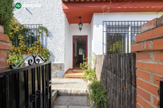 Preciosa casa en Ogíjares con piscina y jardín — 38