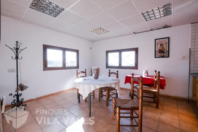 Granja con posibilidad de 2 vivendas.y 1 Ha de terreno — 28