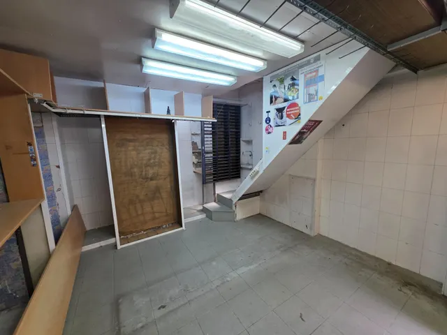 ¡Descubre el potencial de esta joya arquitectónica en el corazón del vibrante barrio de Feria! — 6