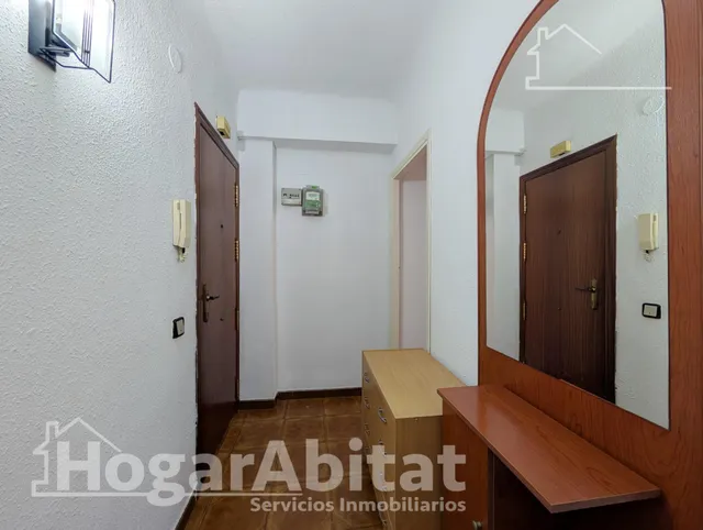Luz natural y excelente ubicación en este piso exterior con balcón — 22