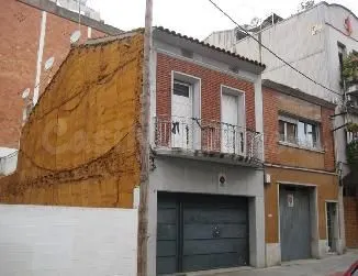 Se vende Casa Adosada OKUPADA en Larra 7 Sabadell, (Barcelon