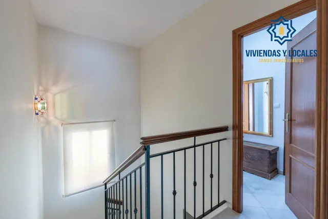 Chalet pareado con piscina, jardín y bonitas vistas a Granada en La Zubia — 25