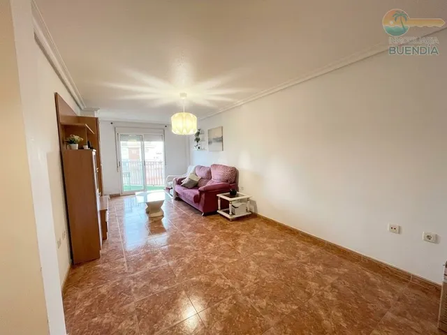 Piso de 3 dormitorios , garaje y trastero muy cercano a servicios — 7