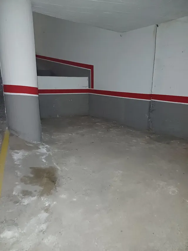 Oportunidad Única en el Centro de Torremolinos: Amplia Plaza de Garaje — 3