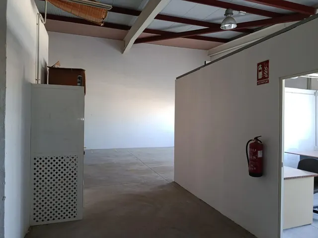 NAVE COMERCIAL — 9