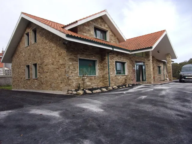 CASA REFORMADA USO HOTELERO EN SANTA COMBA