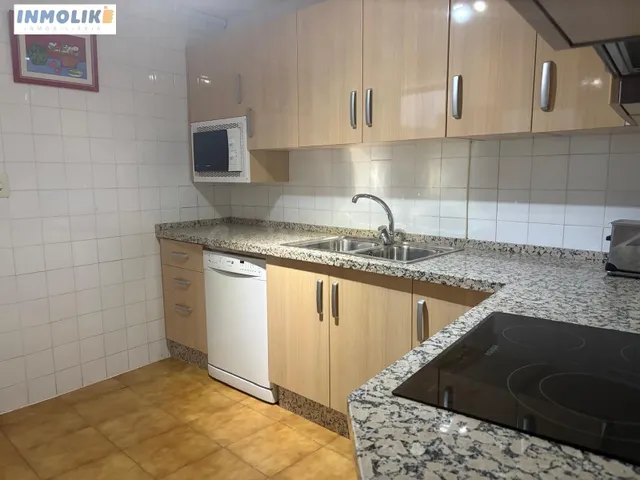 PISO EN VENTA EN AV. ALMOGAVARES CON CUATRO DORMITORIOS - foto 3