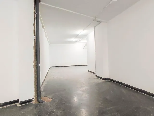 Amplio Local Comercial en Sant Antoni, Barcelona - Oportunidad de alquiler Único — 27