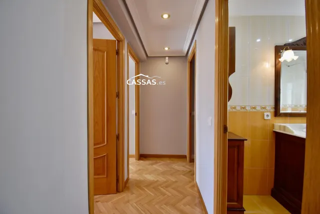 ZONA CENTRO-  Piso de 3 dormitorios y terraza. Ascensor. — 23