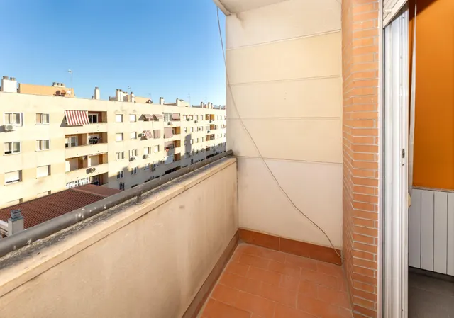 Piso de 3 dormitorios y 2 baños, con cochera. VIVIENDA DE VPO, junto al Parque de Bomberos. — 10