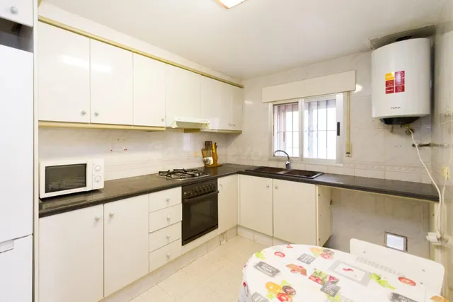 Se vende casa con muchas posibilidades de reforma