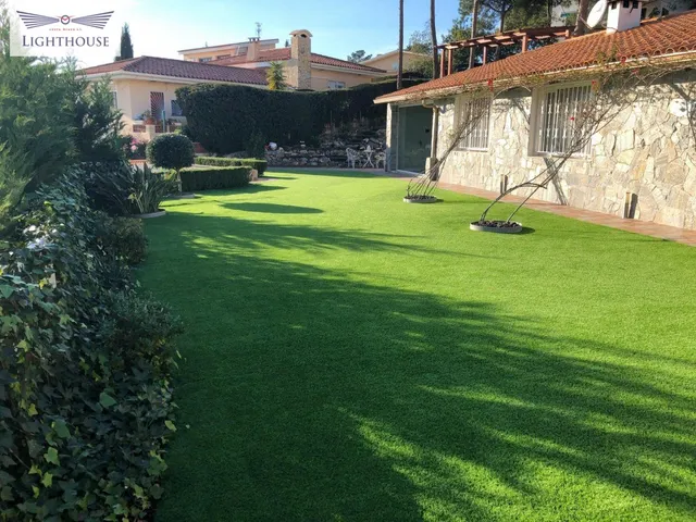 Casa familiar renovada con excelente ubicación. — 34