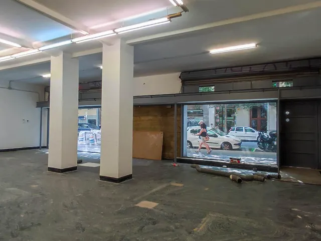 Amplio Local Comercial en Sant Antoni, Barcelona - Oportunidad de alquiler Único — 12