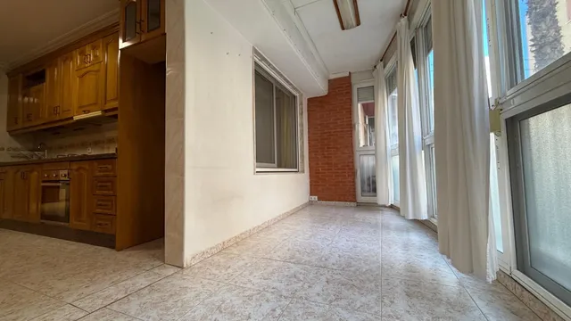 ✨ Piso de 135 m2 en pleno centro de Torrevieja, junto a la Plaza de la Constitución – Amplio, luminoso y con infinitas posibilidades ✨ — 8