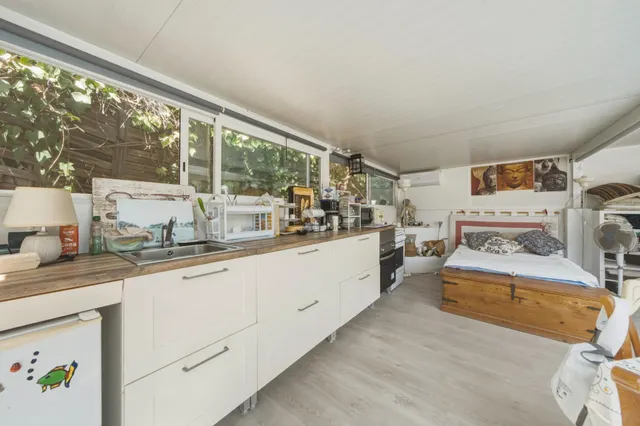 Casa con piscina y gran privacidad en parcela de 1.000 m2 — 24