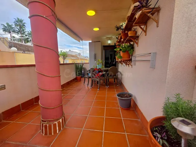 Piso planta baja con dos terrazas, piscina comunitaria y par - foto 2