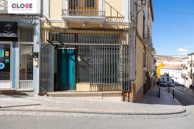 Espectacular edificio a 3 calles con vivienda y locales comerciales en pleno centro de Alhama — 4