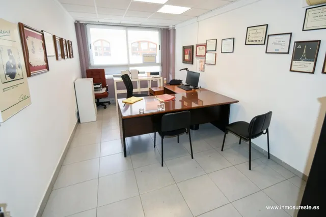 ¡Novedad! Venta de entresuelo, zona Reyes Católicos, 146 m2 — 18