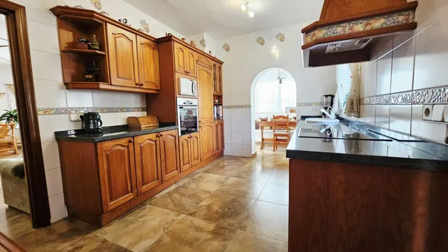 Encantador Chalet de 2 Plantas con Amplios Espacios y Terrazas — 27