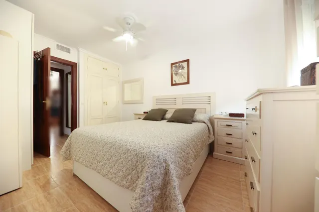 Amplio piso de 3 dormitorios con terraza, garaje y trastero en Las Lagunas — 15