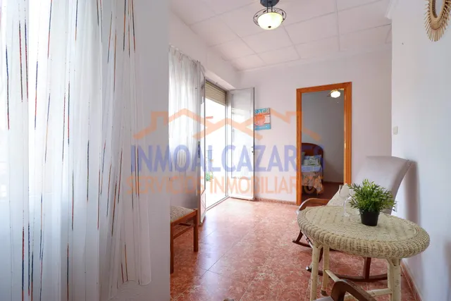 ¡A SOLO 1 MINUTO DE LA PLAYA! CÉNTRICO APARTAMENTO EN PRIMERA PLANTA DE 3 DORMITORIOS Y TERRAZA CON VISTAS AL MAR, EN LOS ALCÁZARES, MURCIA. — 27