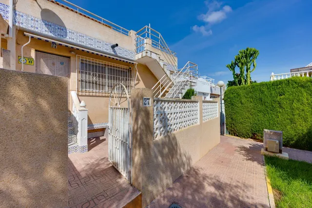Bungalow con solárium, orientación sur y vistas a la piscina - foto 2