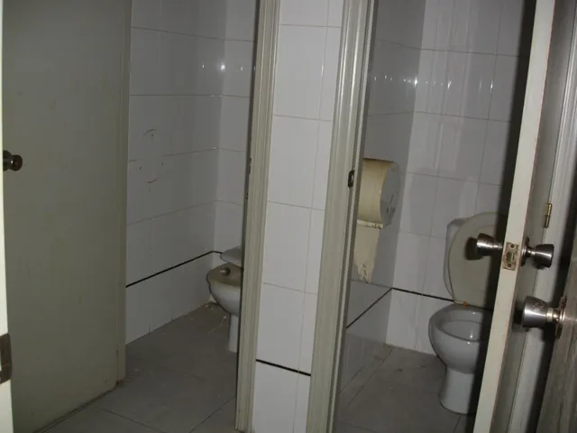 Local comercil en la zona del Acequión de Torrevieja — 13