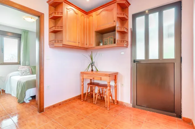 Casa con potencial en Traveséu, a 2 km de Nava - foto 2