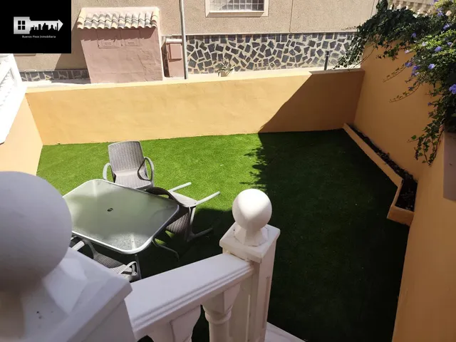 Bungalow pareado con dos terraza, solárium y sótano en Gran Alacant. — 20