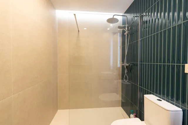 ¡exclusivo apartamento en primera linea de playa con reforma integral de alta gama! — 22
