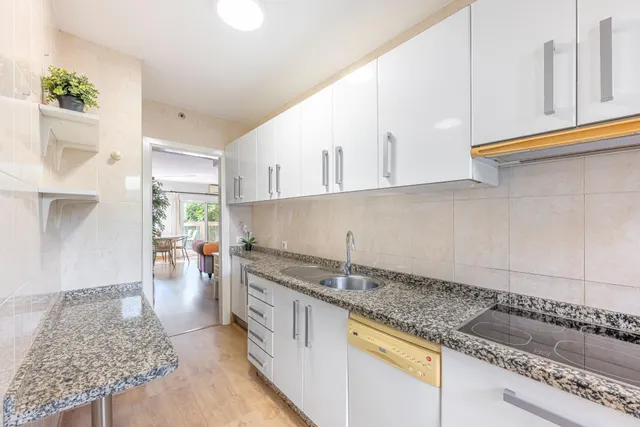 Vivienda con terraza y vistas al mar en Avenida de las Gaviotas, Fuengirola — 12