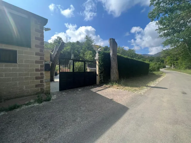 ESPECTACULAR FINCA CON CHALET A 5 MIN DE PONFERRADA — 28