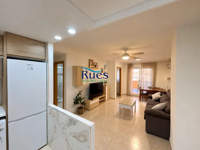 Piso reformado en primera línea del mar con terraza y piscin - foto 4