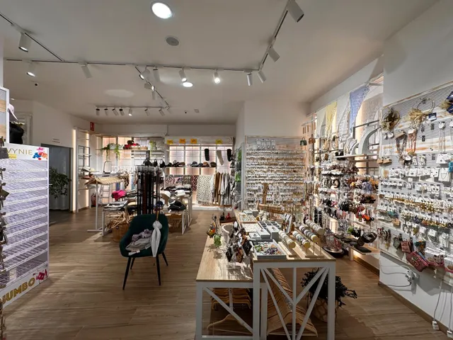 PALAMÓS: MAGNÍFICO LOCAL COMERCIAL DE 210 M2, DIÁFANO EN PLE - foto 4
