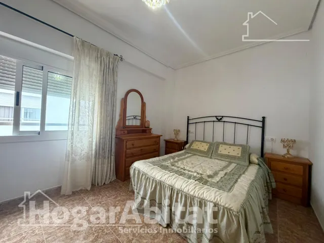 Espacio y luminosidad con infinitas posibilidades en este amplio piso exterior con balcón y trastero — 12